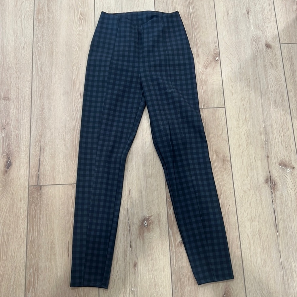 Lululemon sporty slacks - size 6